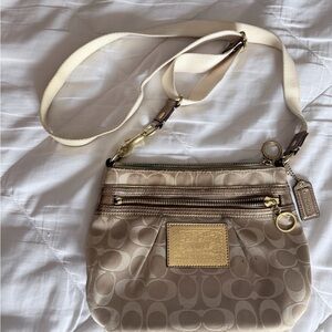 Coach Poppy crossbody purse Tan/neutral